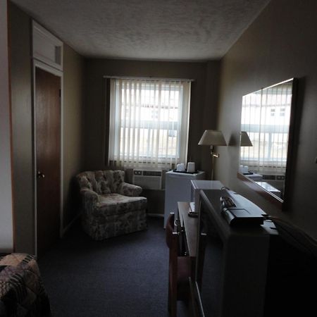 Hipwell'S Motel Fonthill Экстерьер фото