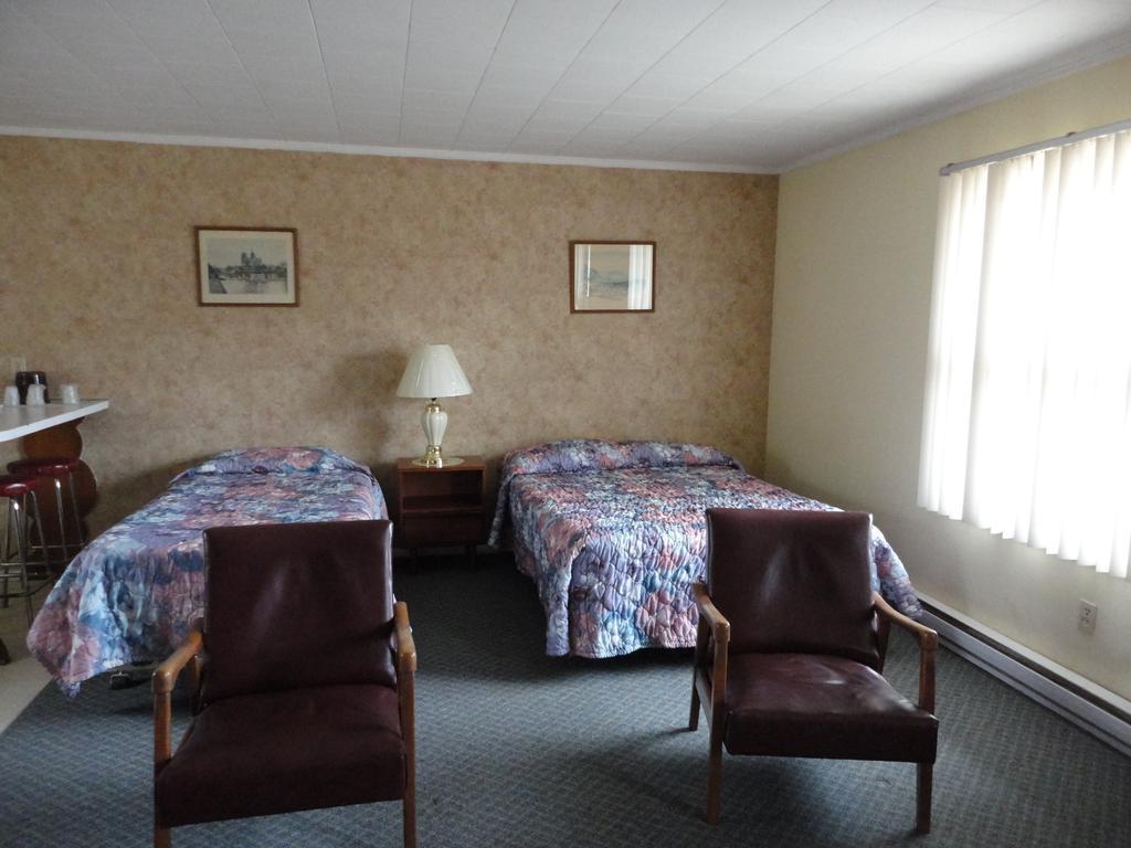Hipwell'S Motel Fonthill Экстерьер фото