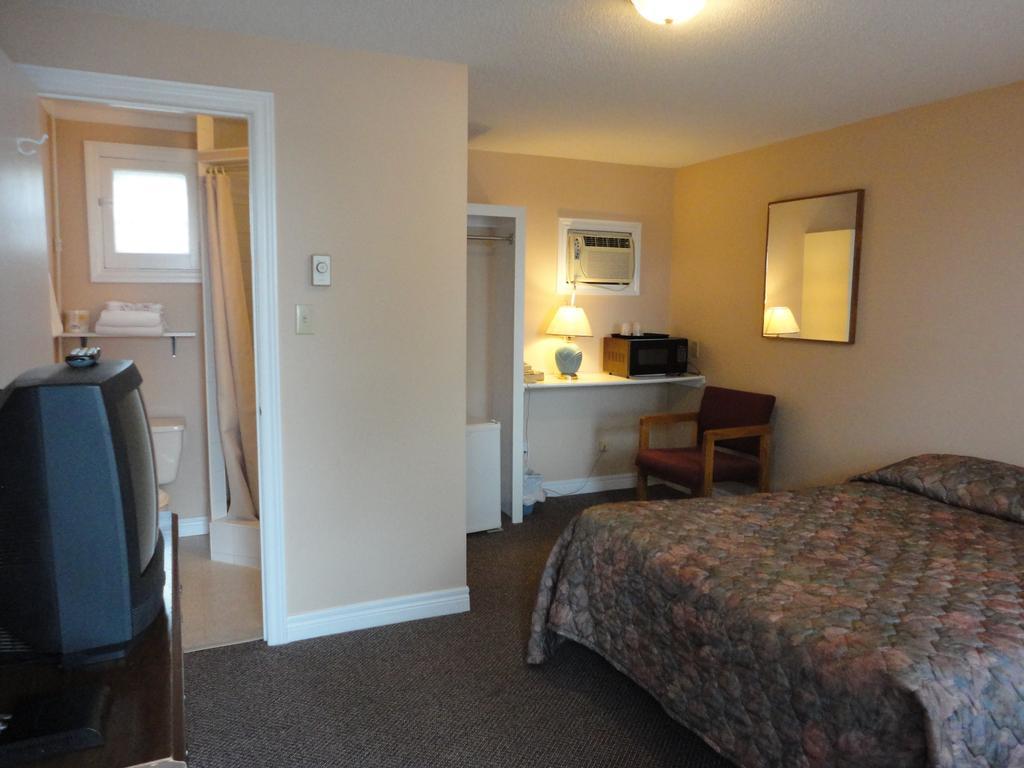 Hipwell'S Motel Fonthill Экстерьер фото